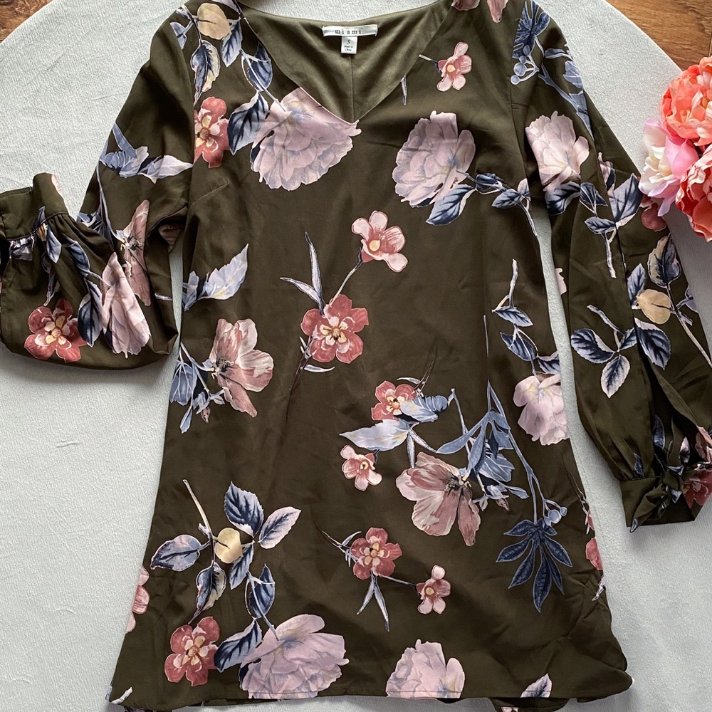 FRANCESCA’S - MIAMI | Floral Long Sleeve Dress